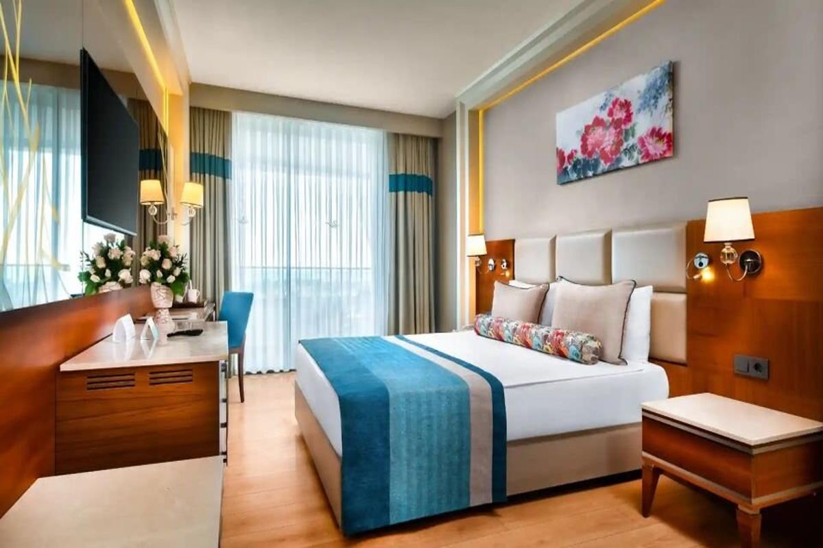 En az 2 yetişkin, En fazla 4 yetişkin veya 3 yetişkin + 1 çocuk.