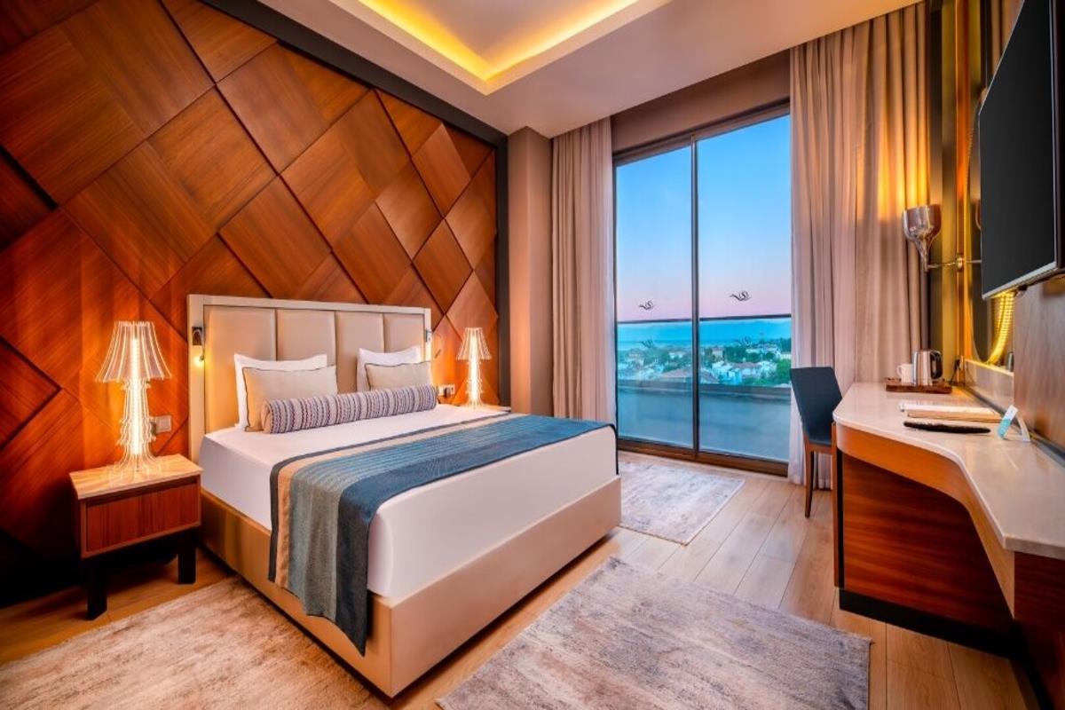 En fazla 3 yetişkin veya 2 yetişkin + 2 çocuk.