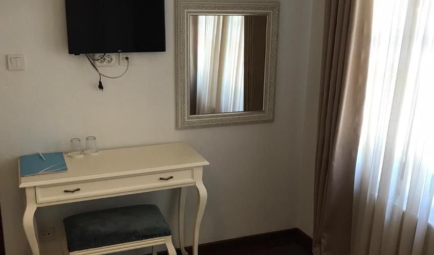 En fazla 2 yetişkin.