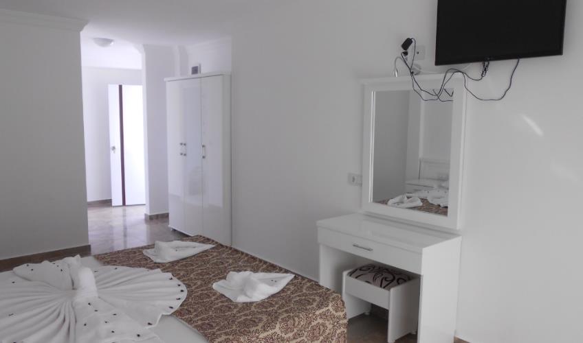 En fazla 3 yetişkin veya 2 yetişkin + 1 çocuk.