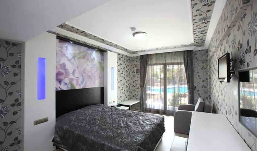 En az 3 yetişkin, En fazla 3 yetişkin + 1 bebek (0-2 yaş).