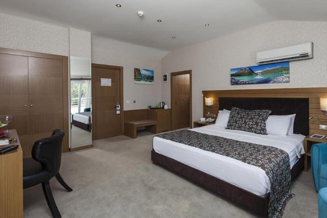 En az 2 yetişkin, En fazla 4 yetişkin.