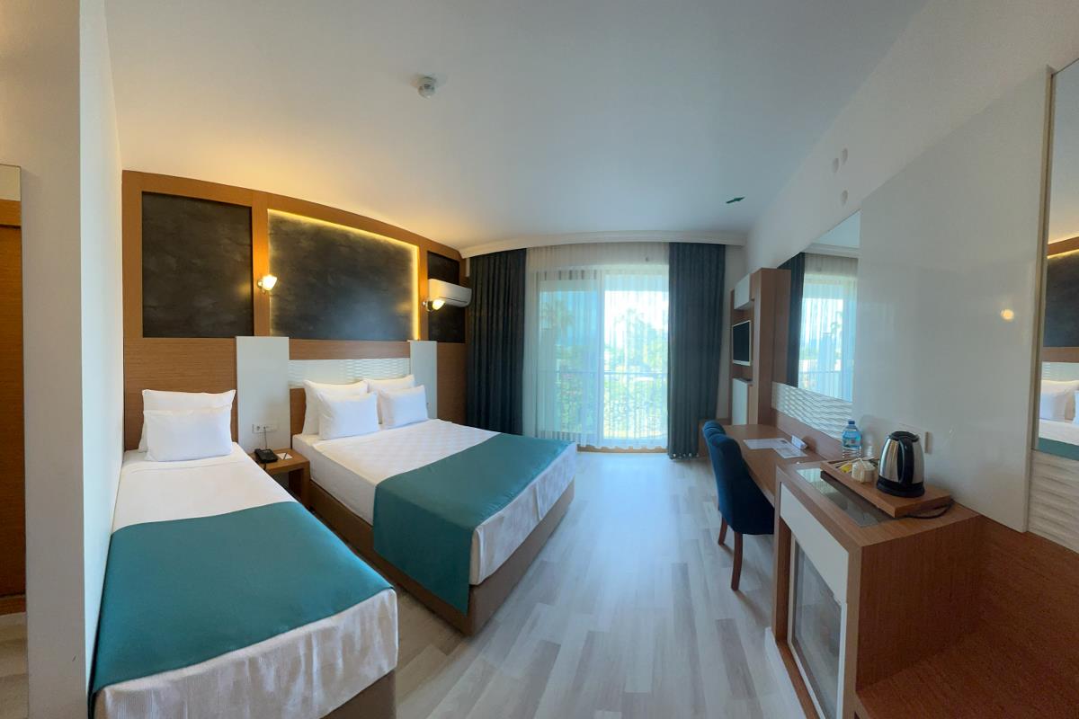 En fazla 3 yetişkin veya 2 yetişkin + 1 çocuk.