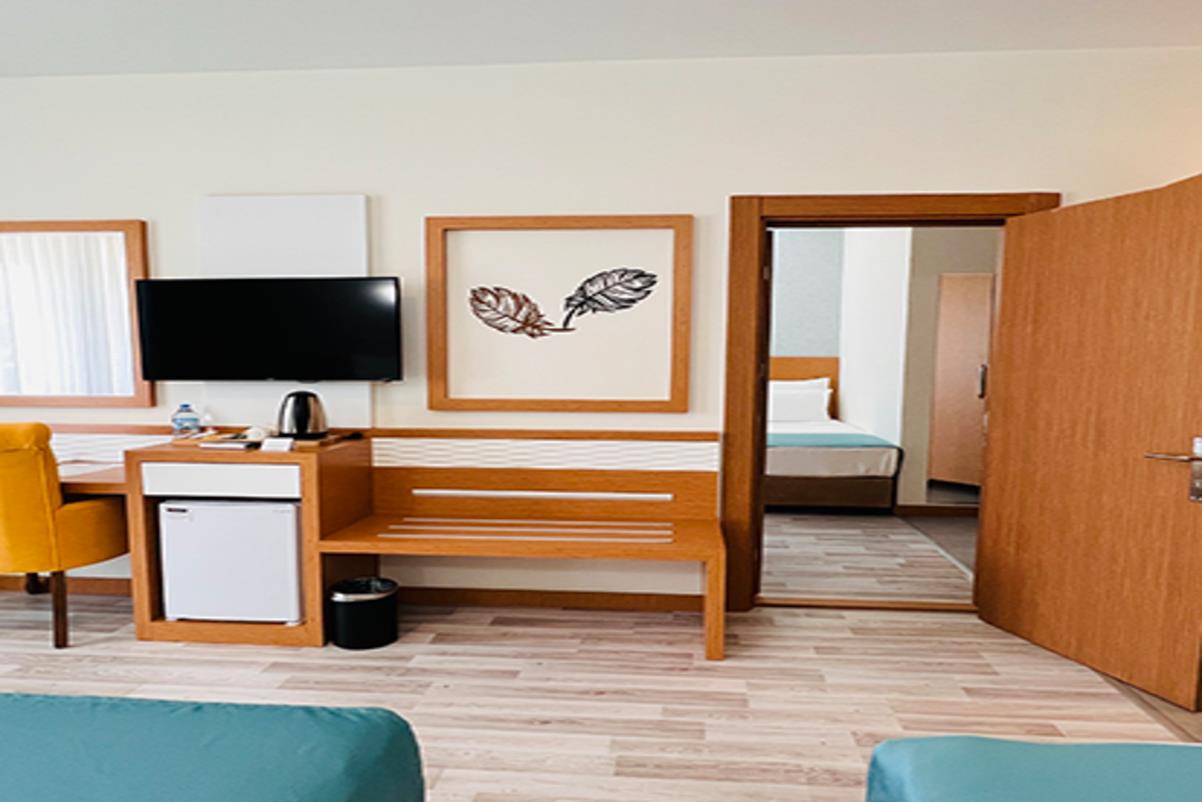 En az 2 yetişkin, En fazla 3 yetişkin + 1 çocuk veya 2 yetişkin + 2 çocuk.