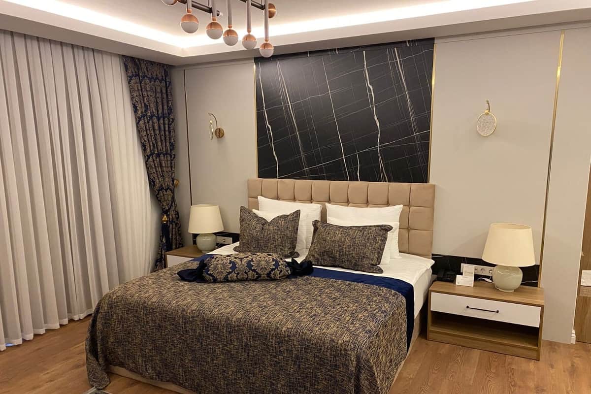 En fazla 2 yetişkin + 1 çocuk veya 1 yetişkin + 1 çocuk.