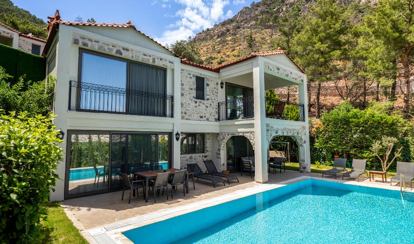 En fazla 4 yetişkin + 2 çocuk + 1 bebek (0-2 yaş) veya 3 yetişkin + 2 çocuk + 1 bebek (0-2 yaş).