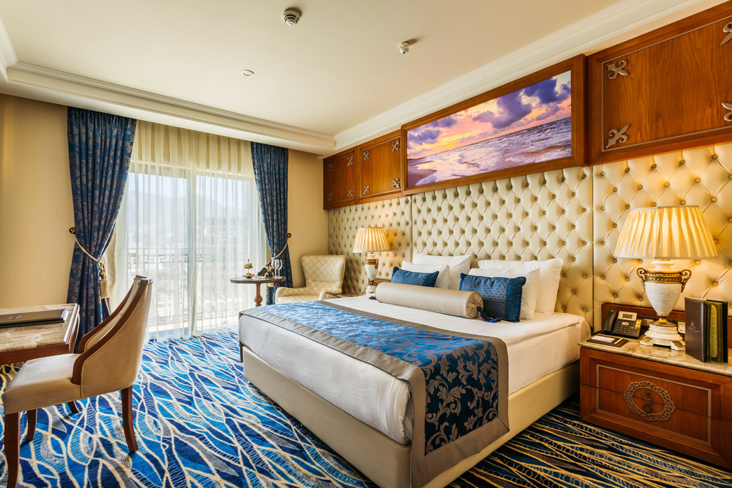 En fazla 3 yetişkin + 1 bebek (0-2 yaş) veya 2 yetişkin + 1 çocuk + 1 bebek (0-2 yaş).