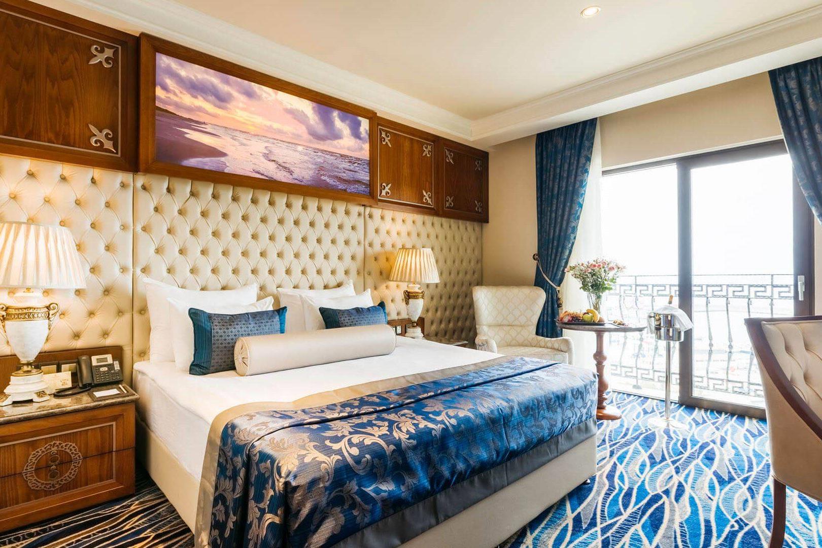 En fazla 3 yetişkin + 1 bebek (0-2 yaş) veya 2 yetişkin + 1 çocuk + 1 bebek (0-2 yaş).