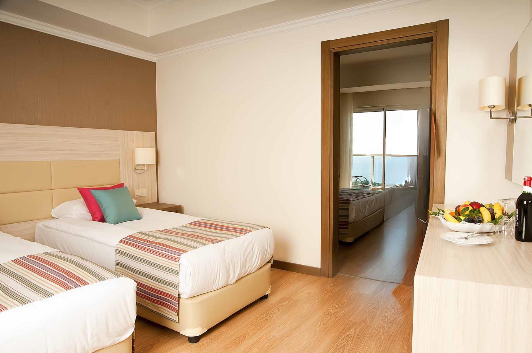 En az 2 yetişkin, En fazla 2 yetişkin + 2 çocuk.