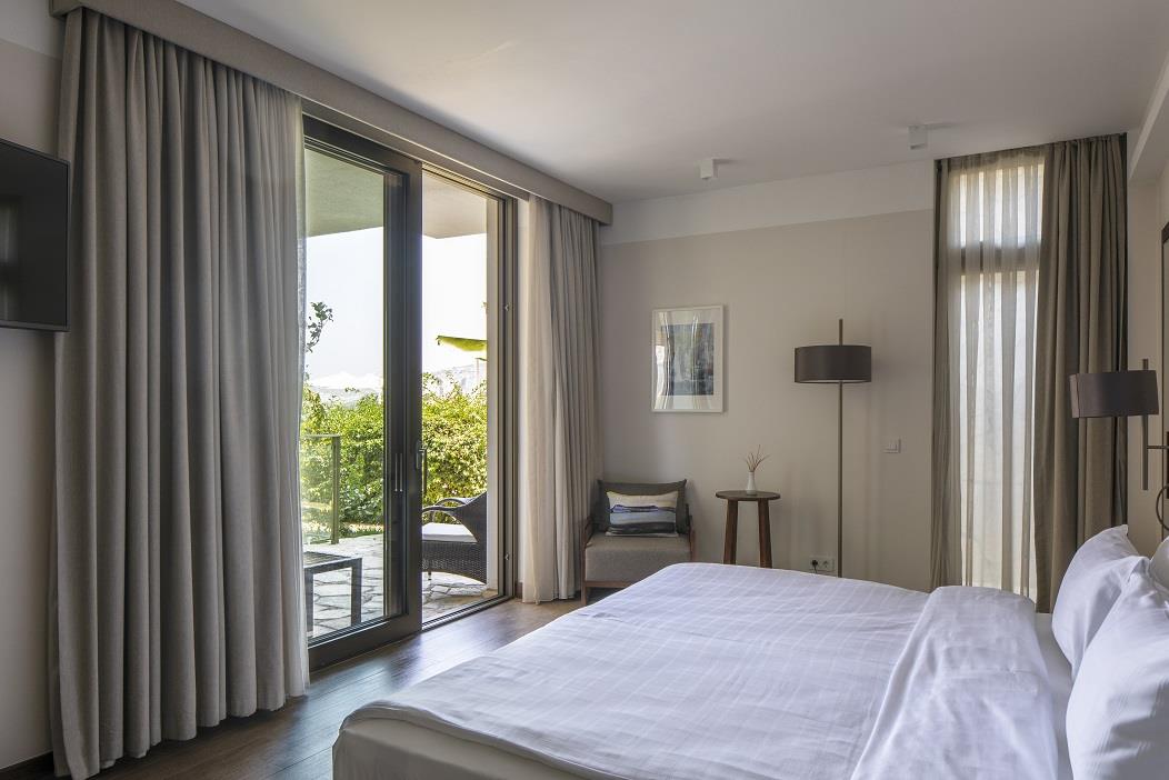 En fazla 2 yetişkin.