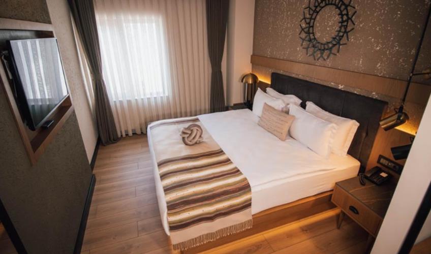 En fazla 2 yetişkin.