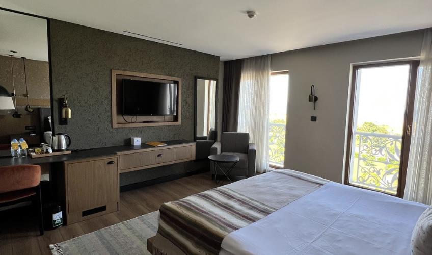 En fazla 2 yetişkin.