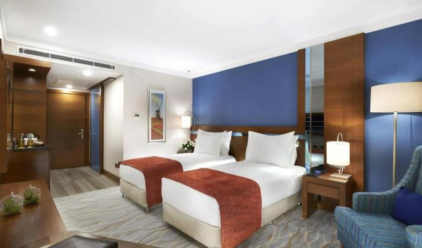 En fazla 2 yetişkin.