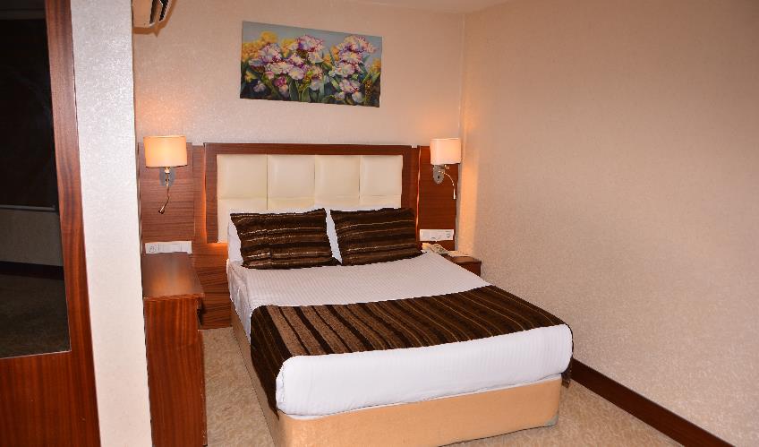 En az 2 yetişkin, En fazla 4 yetişkin + 1 bebek (0-2 yaş) veya 3 yetişkin + 1 çocuk + 1 bebek (0-2 yaş).