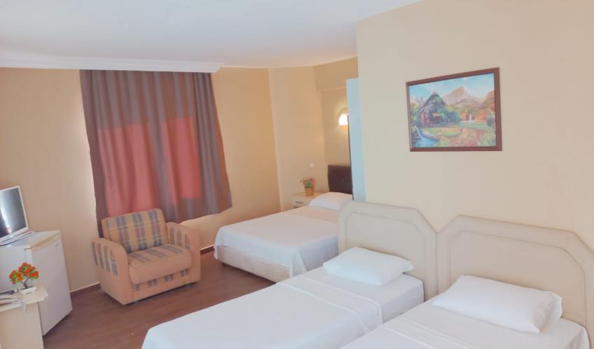 En az 2 yetişkin, En fazla 4 yetişkin + 1 bebek (0-2 yaş).