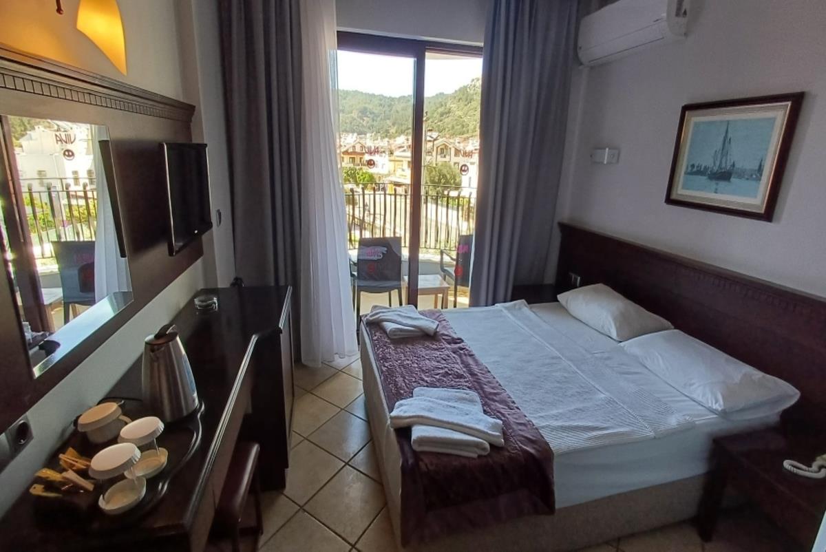 En fazla 3 yetişkin veya 2 yetişkin + 1 çocuk.