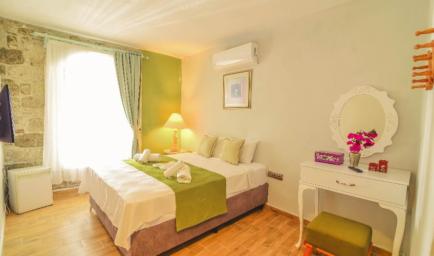 En fazla 2 yetişkin + 1 çocuk veya 1 yetişkin + 1 çocuk.