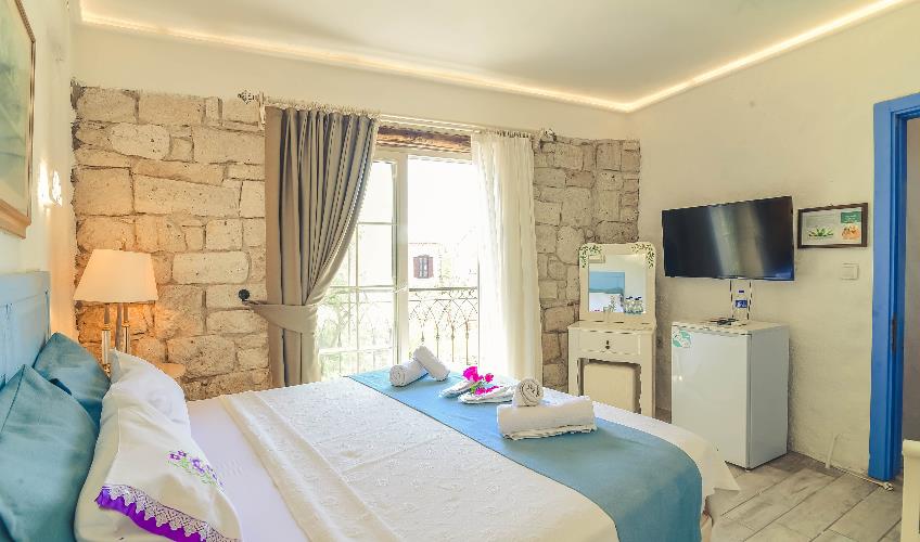 En fazla 2 yetişkin.