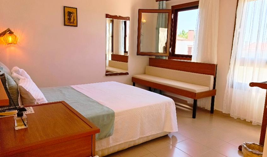 En fazla 2 yetişkin + 1 bebek (0-2 yaş) veya 1 yetişkin + 1 çocuk + 1 bebek (0-2 yaş).