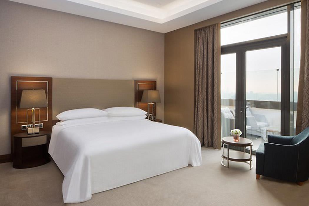 En fazla 2 yetişkin.