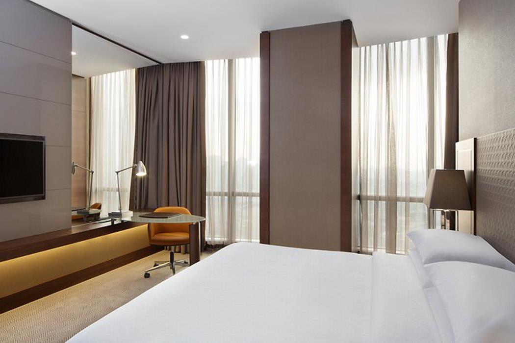 En fazla 3 yetişkin + 1 bebek (0-2 yaş).