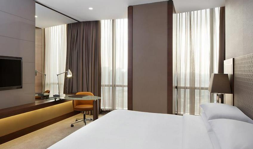 En fazla 3 yetişkin.