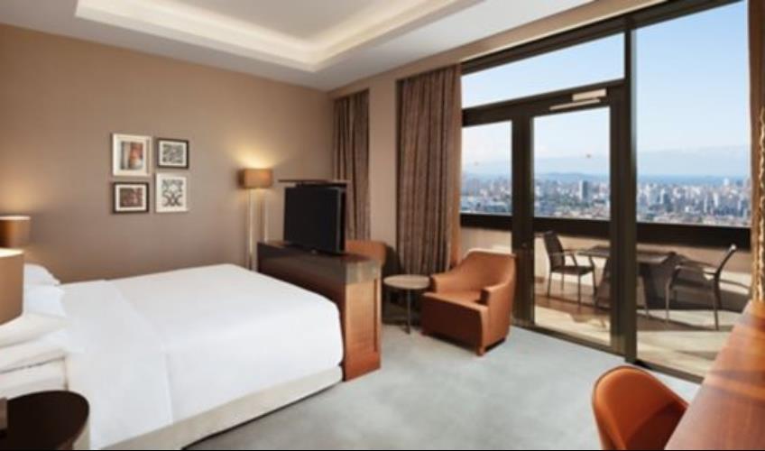 En fazla 3 yetişkin + 1 bebek (0-2 yaş).