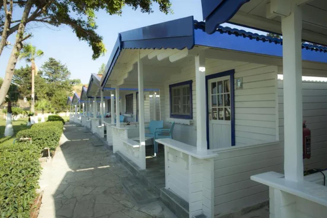 En fazla 3 yetişkin veya 2 yetişkin + 2 çocuk.