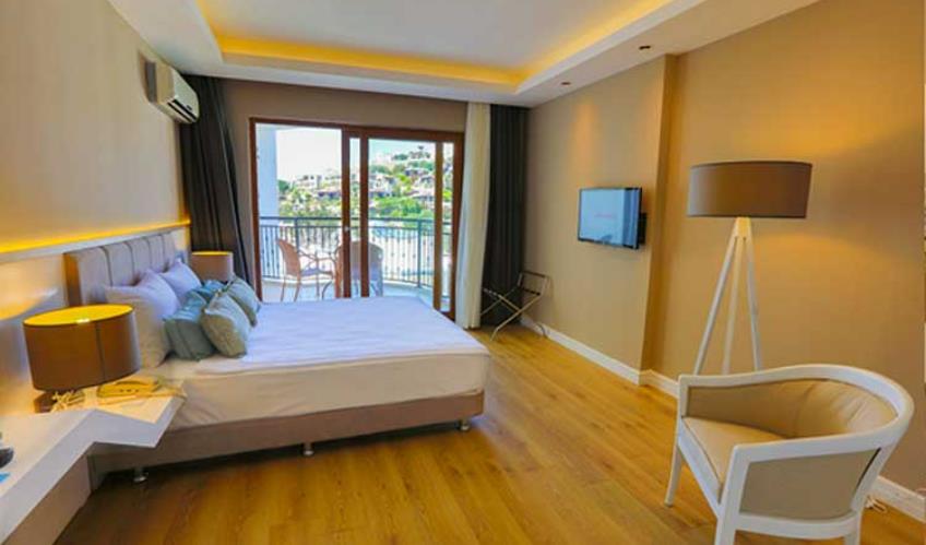 En fazla 3 yetişkin veya 2 yetişkin + 1 çocuk.