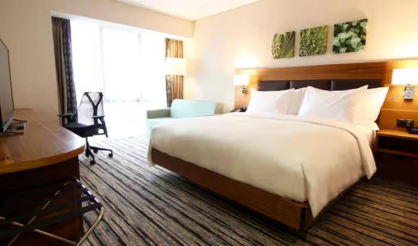 En fazla 3 yetişkin.