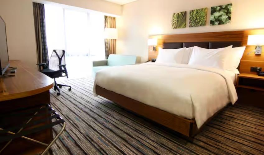 En fazla 3 yetişkin.