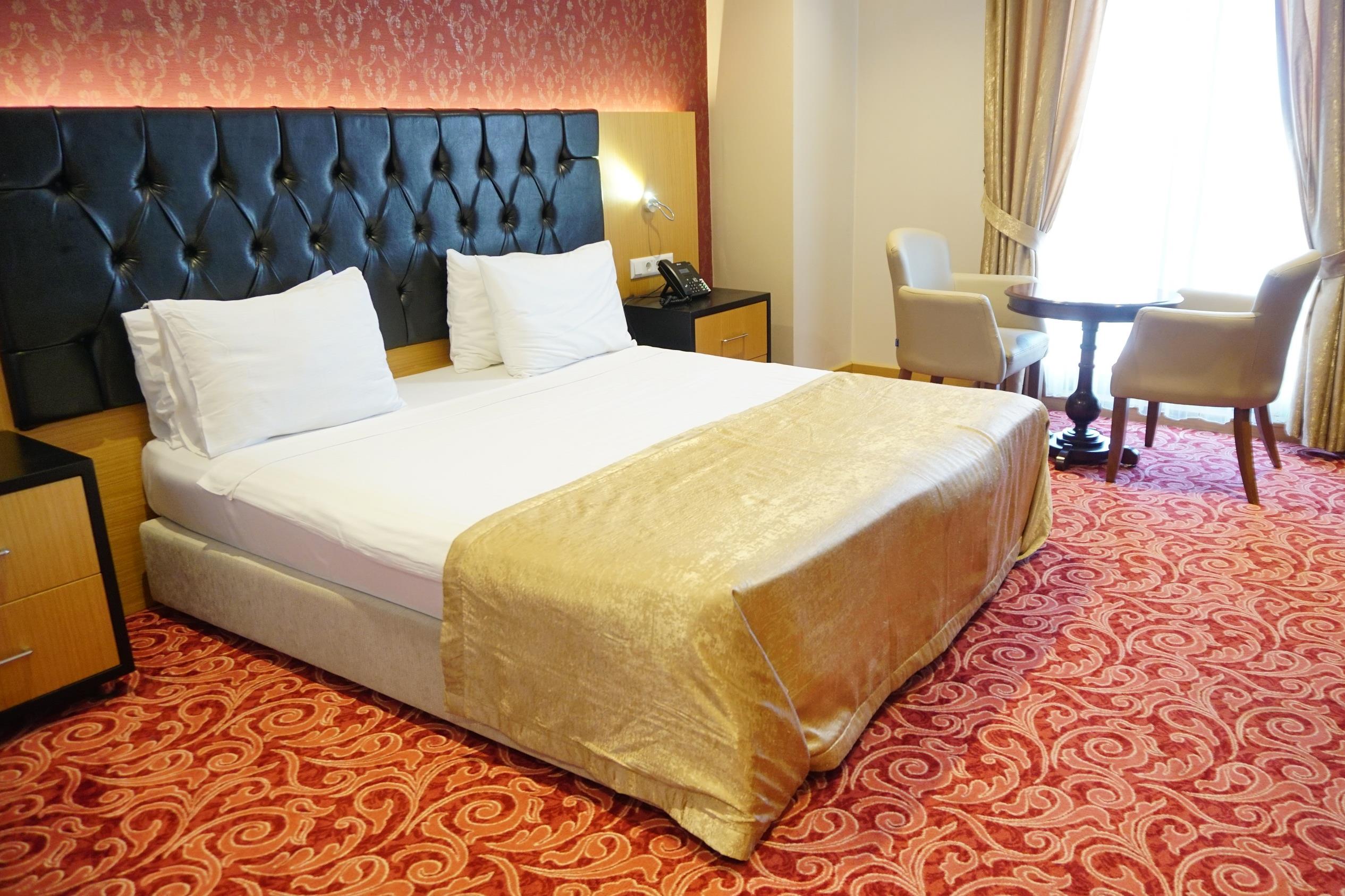 En fazla 2 yetişkin.