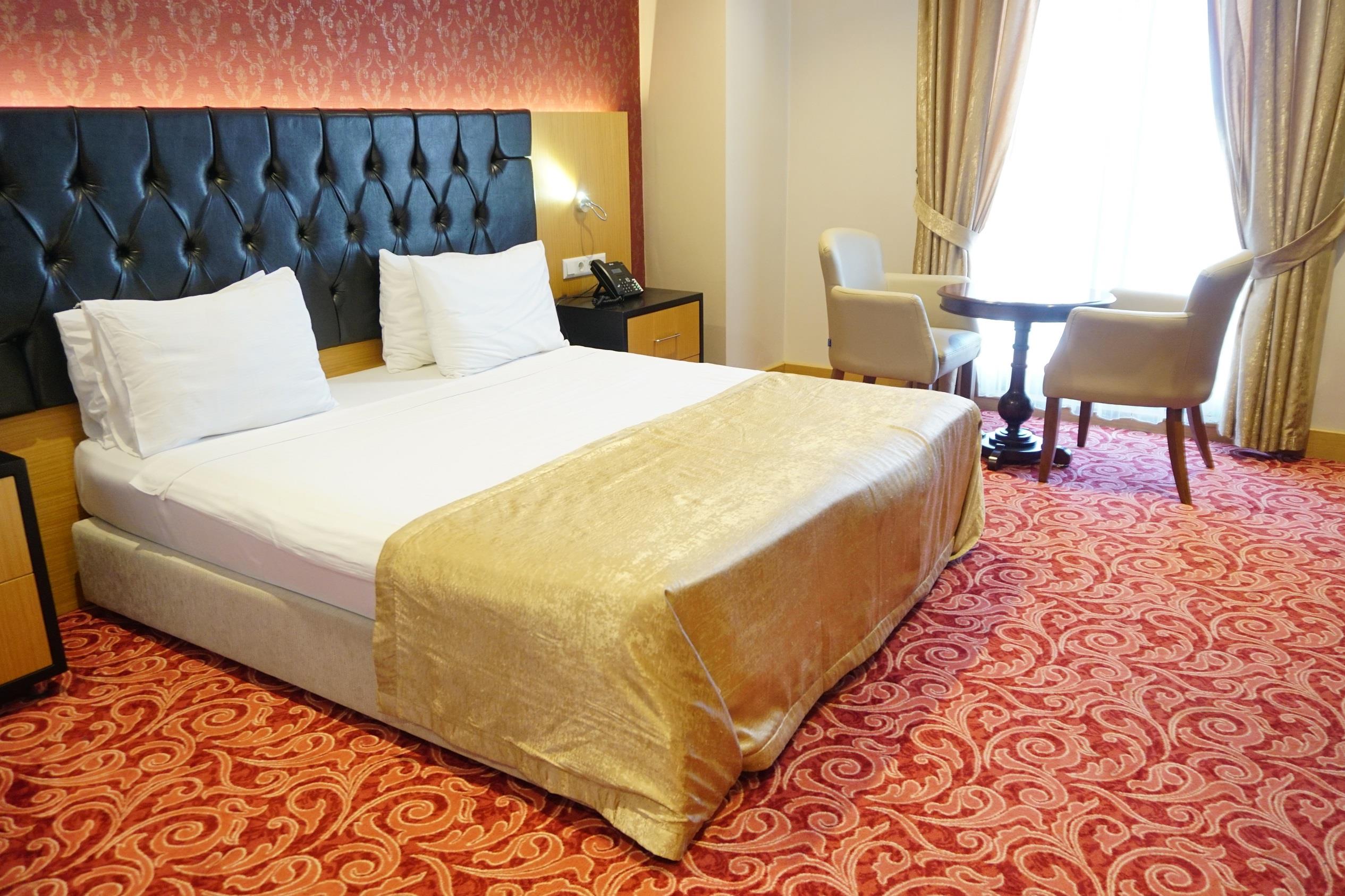 En fazla 4 yetişkin.