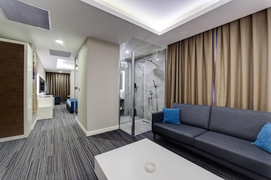 En fazla 2 yetişkin.