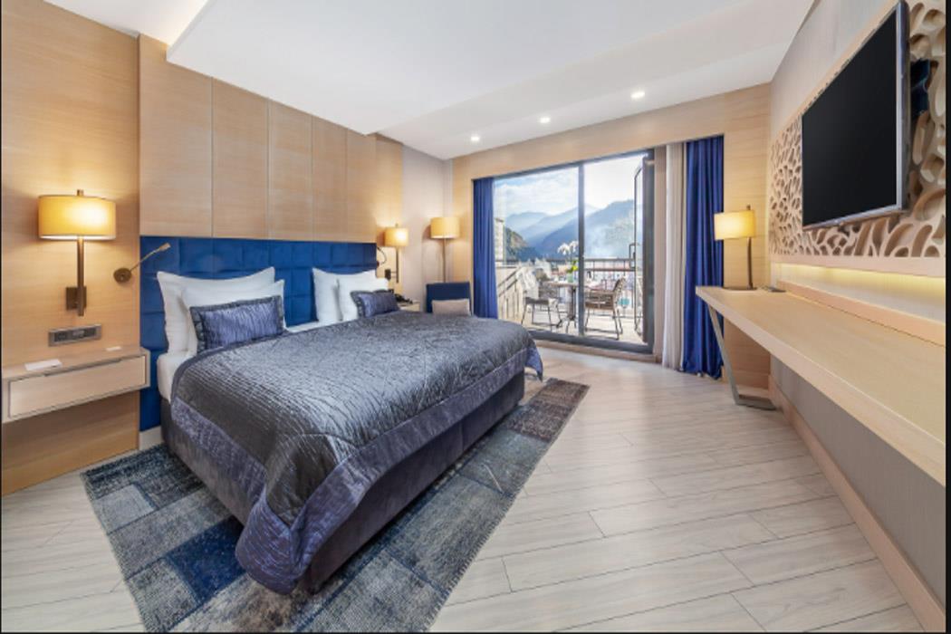 En az 2 yetişkin, En fazla 4 yetişkin.