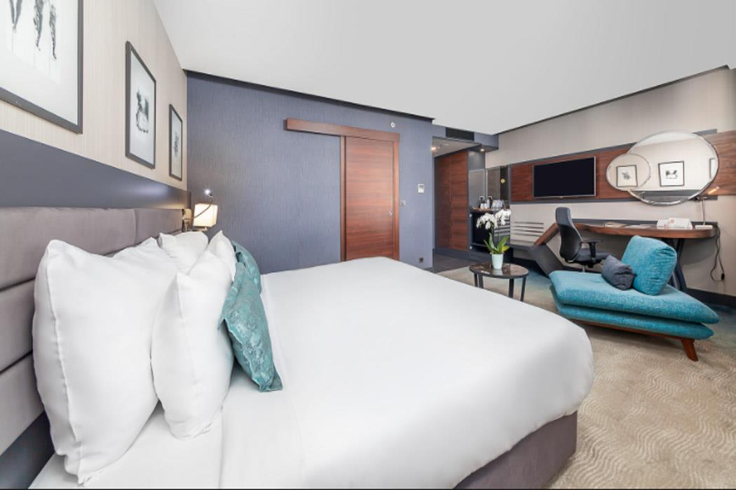 En fazla 2 yetişkin + 1 çocuk veya 1 yetişkin + 2 çocuk.