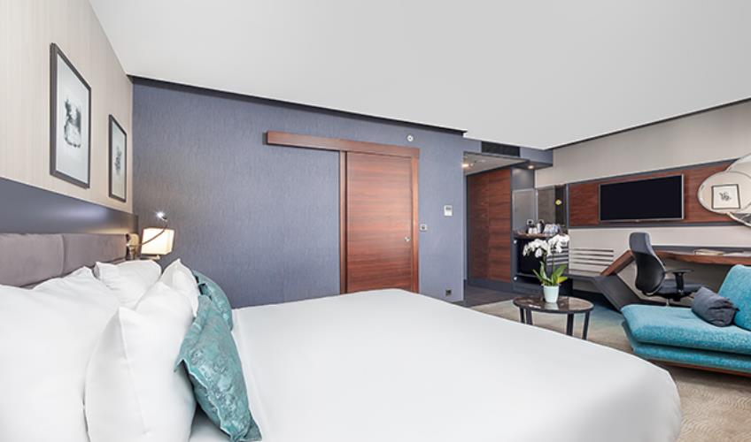 En fazla 4 yetişkin.