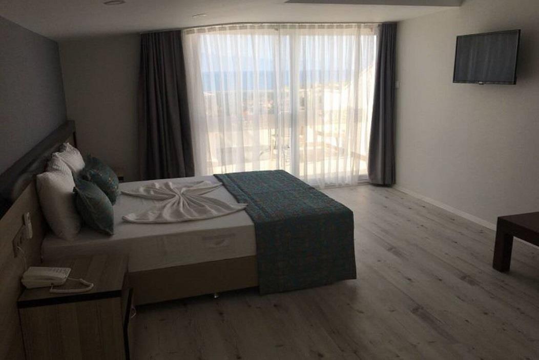 En fazla 3 yetişkin veya 2 yetişkin + 1 çocuk.