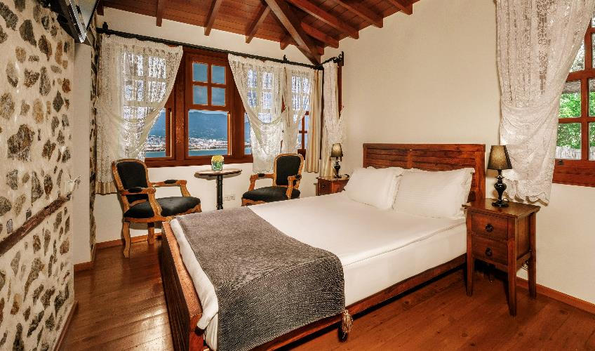 En az 2 yetişkin, En fazla 2 yetişkin.