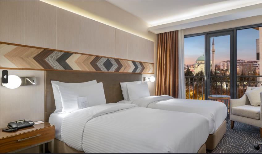 En fazla 2 yetişkin + 1 çocuk veya 1 yetişkin + 1 çocuk.