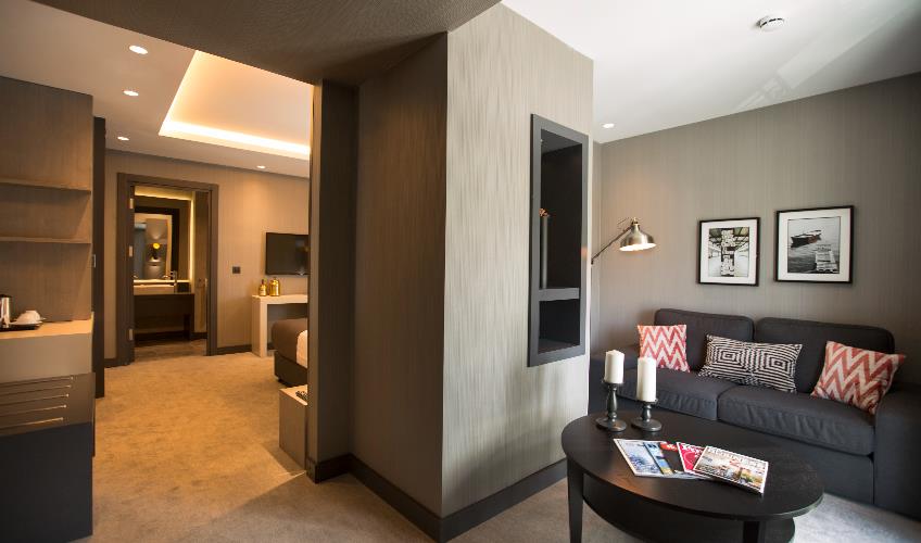 En fazla 2 yetişkin.