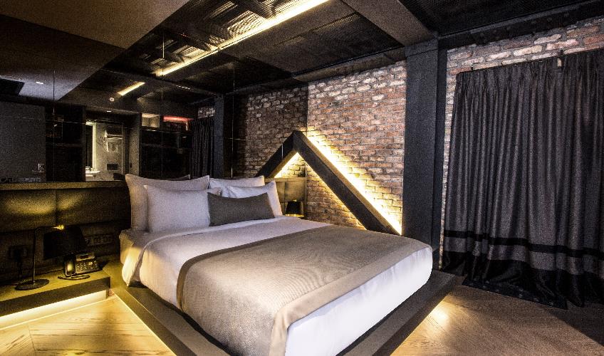 En fazla 2 yetişkin.