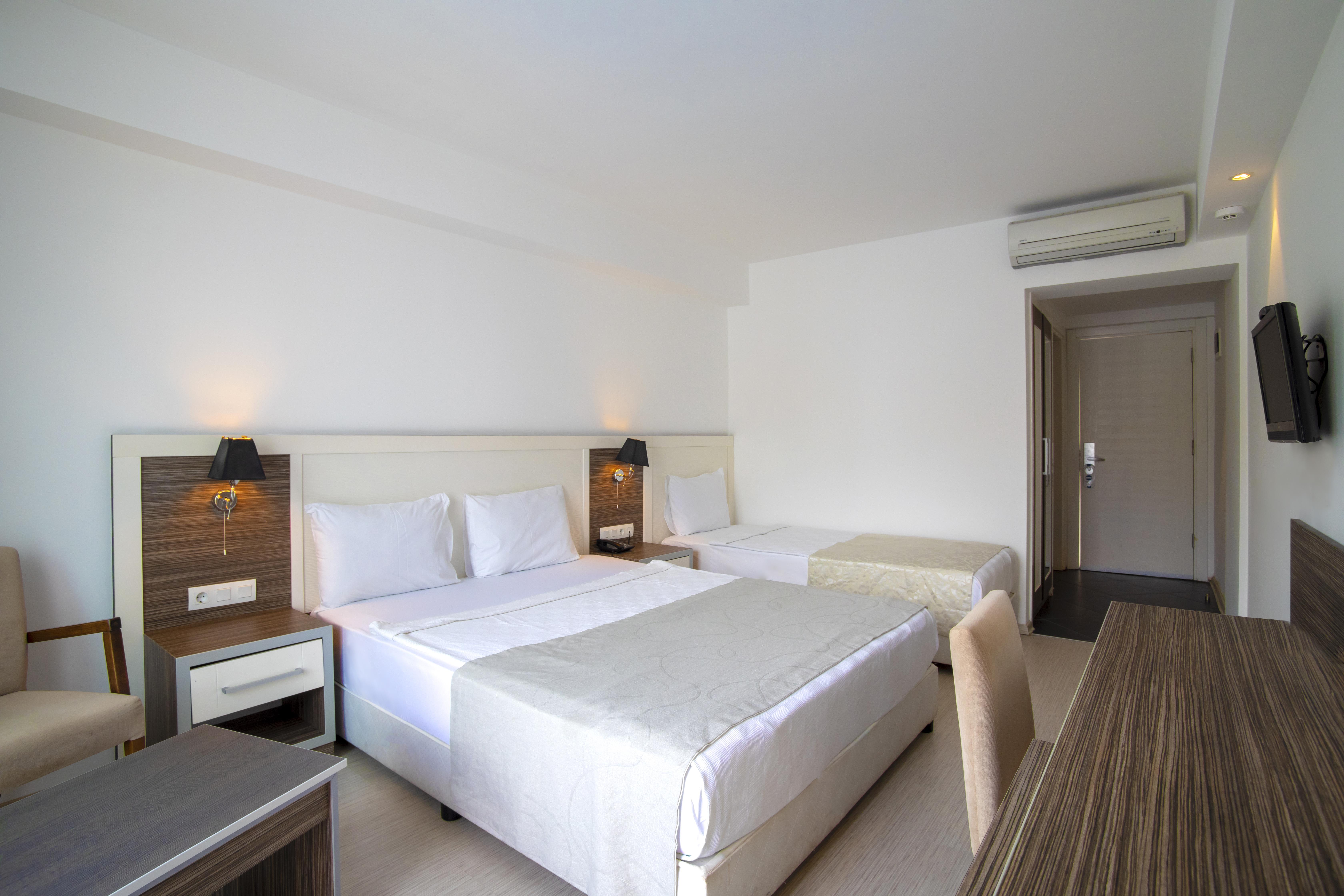 En fazla 3 yetişkin veya 2 yetişkin + 2 çocuk.