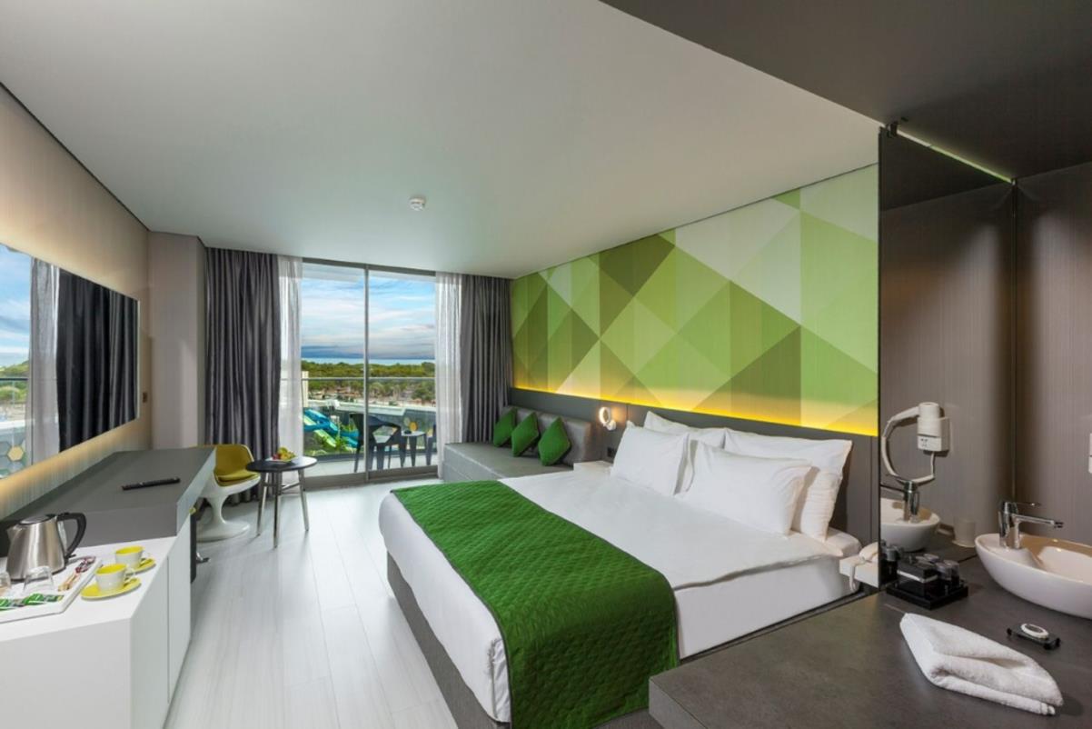 En fazla 3 yetişkin veya 2 yetişkin + 1 çocuk.