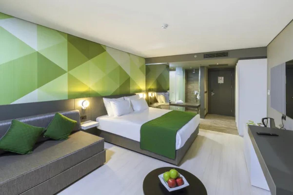 En fazla 3 yetişkin veya 2 yetişkin + 1 çocuk.