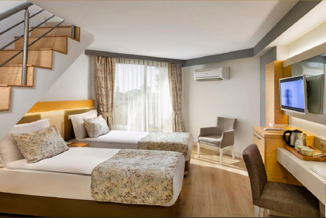 En az 3 yetişkin, En fazla 4 yetişkin veya 3 yetişkin + 2 çocuk.