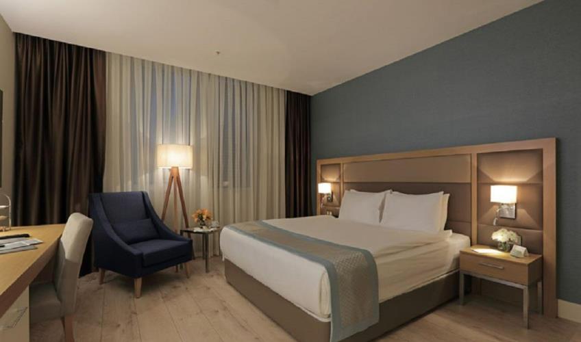 En fazla 2 yetişkin.