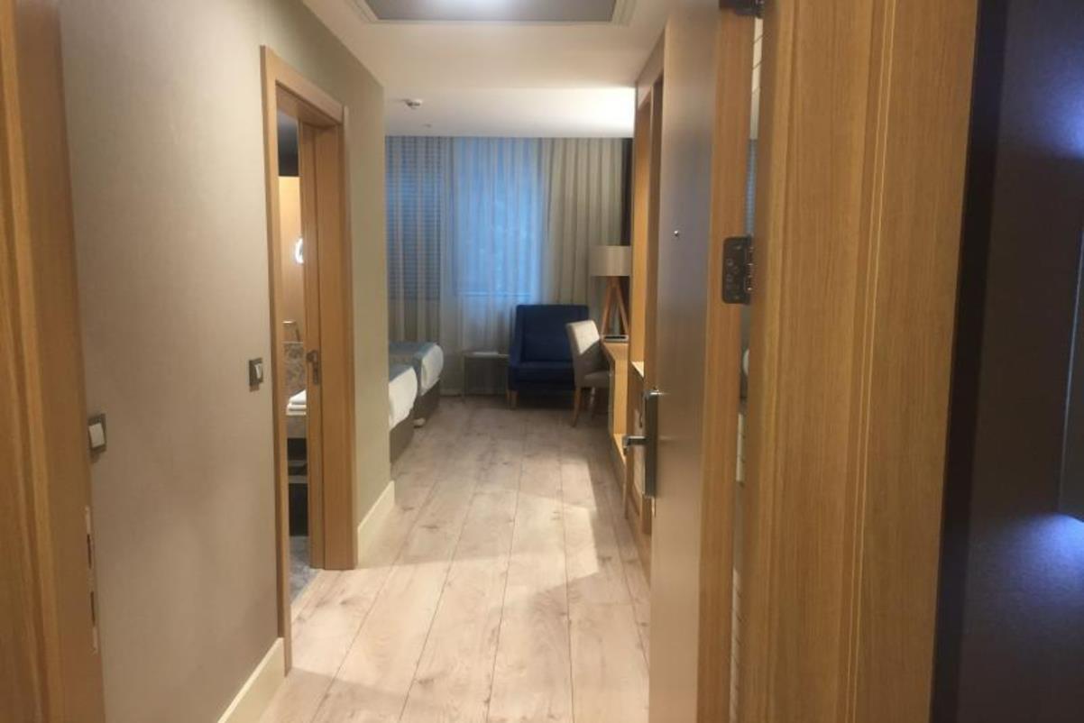 En fazla 2 yetişkin.