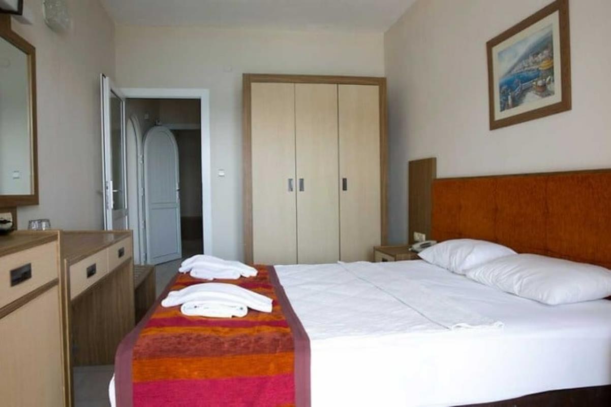 En az 3 yetişkin, En fazla 4 yetişkin veya 3 yetişkin + 2 çocuk.