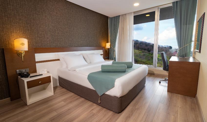 En fazla 2 yetişkin.